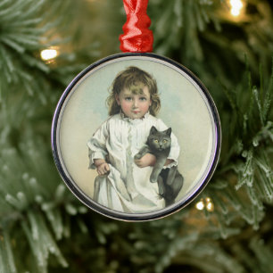 Antikes viktorianisches Mädchen in einem Nachthemd Ornament Aus Metall