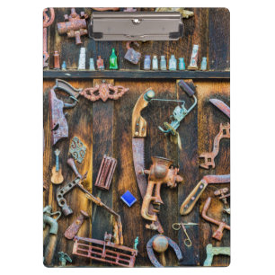 Antiksammlung an der Wand Klemmbrett
