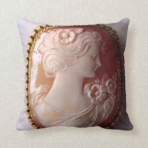 Antique Cameo Kissen