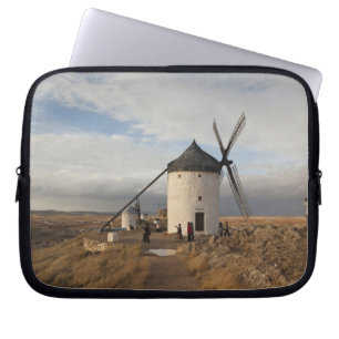 Antique La Mancha windmills, with visitors Laptopschutzhülle