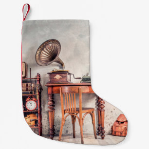 Antiquitätenstuhl, alte Schreibmaschine, Retroradi Kleiner Weihnachtsstrumpf