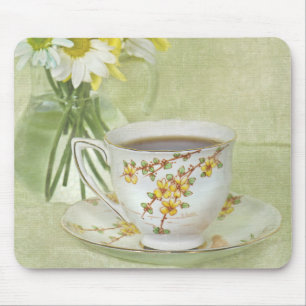 Antiquitätenteakup mit Gänseblümchen Mousepad