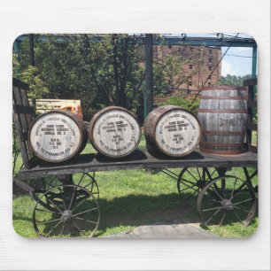 Antiquitätenwagen mit Bourbon-Barrel, Buffalo-Tra Mousepad
