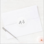 Antonia Black and White Elegante Wedding Runder Aufkleber<br><div class="desc">Elegante Hochzeitsaufkleber mit einem einfachen Design mit Ihrem Monogramm in einem Script-Schriftart.</div>