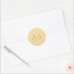 Antonia Butter Yellow Elegant Wedding Runder Aufkleber<br><div class="desc">Elegante Hochzeitsaufkleber mit einem einfachen Design mit Ihrem Monogramm in einem Script-Schriftart.</div>