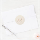 Antonia Earthy Neutrals Elegant Wedding Runder Aufkleber<br><div class="desc">Elegante Hochzeitsaufkleber mit einem einfachen Design mit Ihrem Monogramm in einem Script-Schriftart.</div>