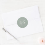 Antonia Sage Green Elegant Wedding Runder Aufkleber<br><div class="desc">Elegante Hochzeitsaufkleber mit einem einfachen Design mit Ihrem Monogramm in einem Script-Schriftart.</div>