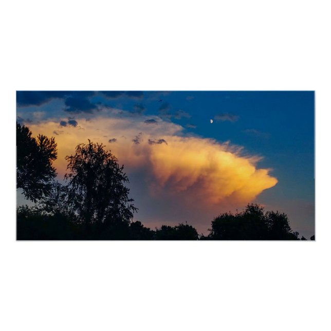Anvil Storm Cloud und aufsteigender Mond. Poster (Vorderseite)