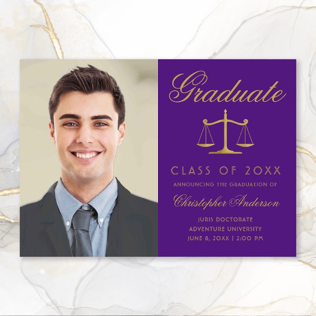 Anwalt Lila Gold Script Foto Abschluss Ankündigung (Purple and Gold Scales of Justice Photo Graduation Announcement for Lawyers)