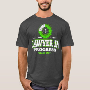 Anwältin in Arbeit Bitte warten Funny Law School T-Shirt