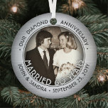 Any Text 2 Foto Diamond 60. Hochzeitstag Ornament Aus Metall<br><div class="desc">Feiern Sie ein fröhliches 60-jähriges Hochzeitstag mit einem maßgeschneiderten 2-Foto "Verheiratet 60 Jahre" runden Metall-Imitate gebürstet Platin Weihnachtsschmuck. Alle Texte und Bilder auf dieser Vorlage sind einfach zu personalisieren und können auf Vorder- und Rückseite unterschiedlich oder gleich sein. Das Design ist mit einem silbernen Imitat, stilvoller Vintager Kunst Deko Stil...</div>