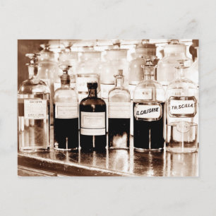 Anzeige von Apothekerschalen mit Medikamenten Postkarte