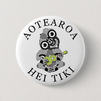 Aotearoa Hei Tiki mit grüner Ukulele