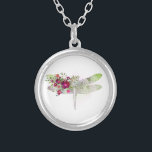 *~* AP34 Bläserne Rote Rose Libelle Silver Versilberte Kette<br><div class="desc">(Suche AP34 für ähnliche Entwürfe ) Floral Dragonfly mit Bouquet von Rose / BLUME. Die DRAGONFLY ist ein Symbol für tief greifende Transformation. Energetisch Enhanced FLORAL Simple Minimal Weichpastel Süßes Design mit ONE Side View Aquarellzeichnungen der MINT ROTE ROSE BOUQUET mit Minzfärbung und GLITZER DRAGONFLY / DRAGON FLY, was ein...</div>