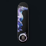 *~* AP88 Metallischer Elementardrachenschwärz Skateboard<br><div class="desc">(Suchen Sie nach ähnlichen Artikeln in AP88 ) Einfache Übertragung auf andere Zazzle Produkte. Element-DRAGON mit RING von FEUER / FLAMES / FLAME und INITIALEM MONOGRAM für Ihren Namen - Behalt, bearbeiten oder löschen Sie den Text. Dieses beliebte chinesische Skateboard im chinesischen Stil ist ein individuelles Pro Element Dragon Design,...</div>