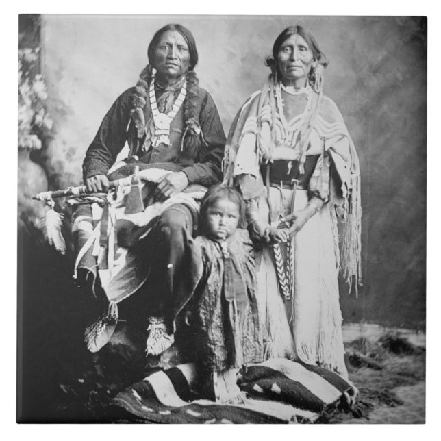 Apache HauptAntonio Maria mit seiner Familie, 1897 Fliese (Vorderseite)