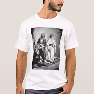 Apache HauptAntonio Maria mit seiner Familie, 1897 T-Shirt