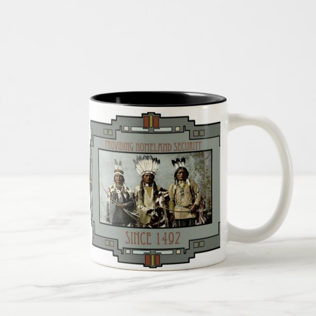 Apache-Krieger, die heimat-Sicherheit zur Zweifarbige Tasse (Rechts)