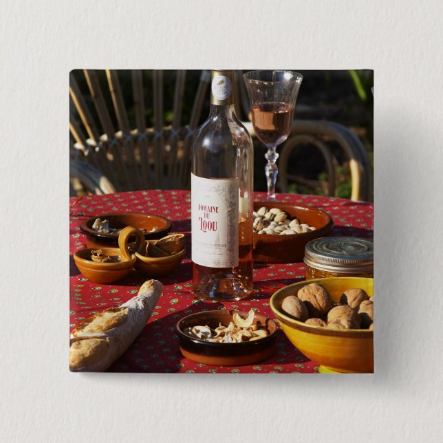 Aperitif und Vorspeisen, zubereitet: Brot, Oliven, Button (Vorderseite)