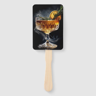 Aperol Spritz Cocktail auf dunklem Hintergrund Fächer