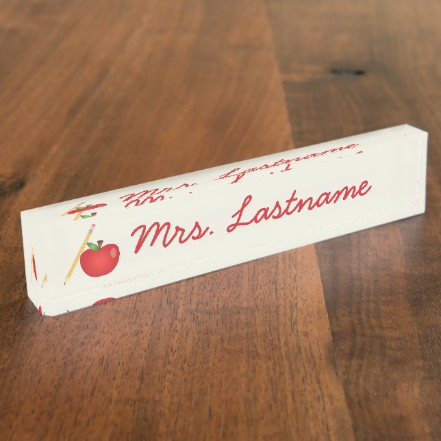 Apfel und gelber Stift und Individuelle Name aus r Namensplakette (Seite)
