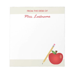 Apfel und gelber Stift und Individuelle Name aus r Notizblock