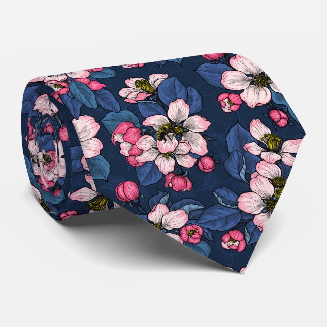 Apfelblüte auf dunkelblau krawatte (Gerollt)