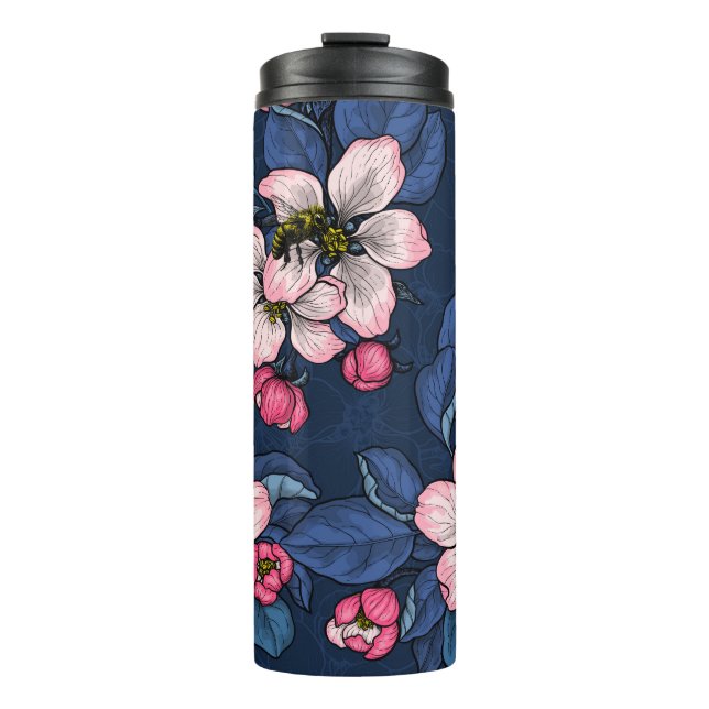 Apfelblüte auf dunkelblau thermosbecher (Vorderseite)
