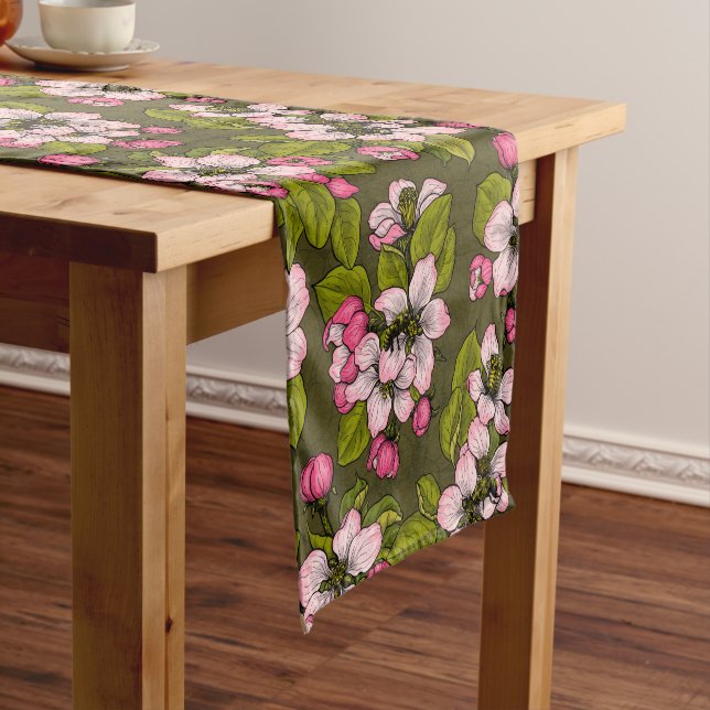 Apfelblüte auf dunkelgrün kurzer tischläufer (Beispiel)