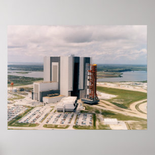 Apollo 11, der das Fahrzeug-Versammlungs-Gebäude Poster