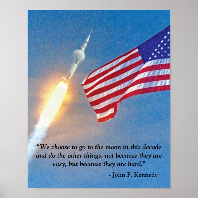 Apollo 11 Start mit amerikanischem Flag JFK Zitat Poster (Vorne)