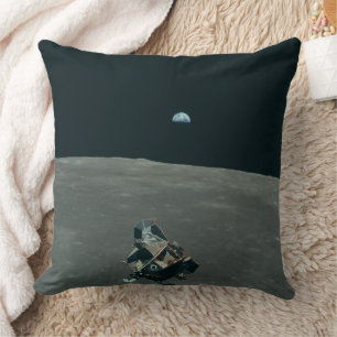 Apollo Lunar Lander und Erdaufgang über dem Mond Kissen