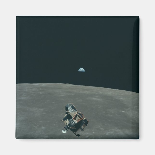 Apollo Lunar Lander und Erdaufgang über dem Mond Magnet (Vorne)