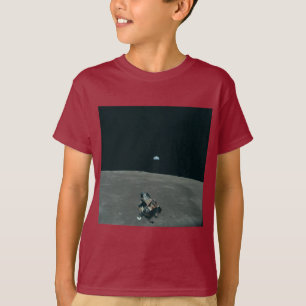 Apollo Lunar Lander und Erdaufgang über dem Mond T-Shirt