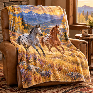 Appaloosa-Pferde auf einer Herbstwiese in den Berg Fleecedecke