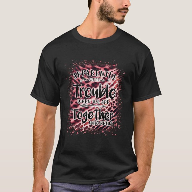 Apparently we re trouble when we are together Pink T-Shirt (Vorderseite)