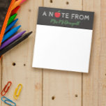 Apple Chalkboard ein Hinweis von Lehrer Notizblock<br><div class="desc">Eine Note von Lehrer Notizblock mit Kalkboard-Schriftart,  ein grünes Skript und das O in Note ersetzt durch einen roten Apfel.</div>