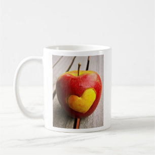 "Apple Liebe" Niedliches Foto. Jetzt kaufen Kaffeetasse