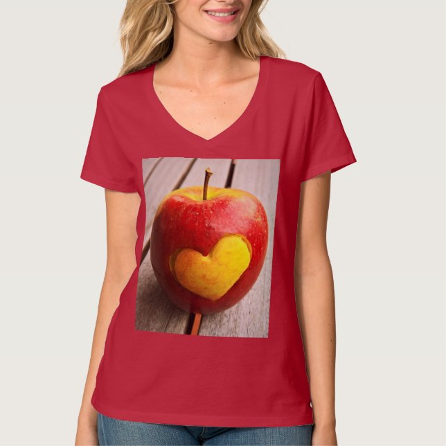 "Apple Liebe" Niedliches Foto. Jetzt kaufen T-Shirt (Vorderseite)