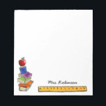 Apple mit Book Stack Add Name 5.5 x 6 Notizblock<br><div class="desc">Personalisieren Sie diese Noten mit einem farbigen Stapel von Büchern mit einem Apfel oben und einem Lineal mit dem Namen oben. Gutes Geschenk für einen Lehrer!</div>