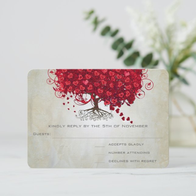 Apple Red Heart Leaf Wedding RSVP (Debout devant)
