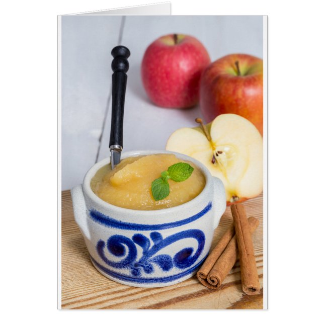 Applesauce with cinnamon in stoneware bowl (Vorne)