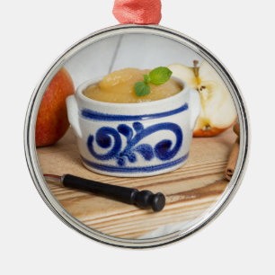 Applesauce with cinnamon in stoneware bowl silbernes ornament