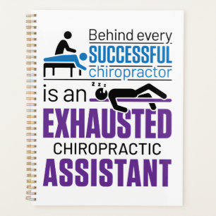 Appréciation de l'assistant chiropratique épuisé