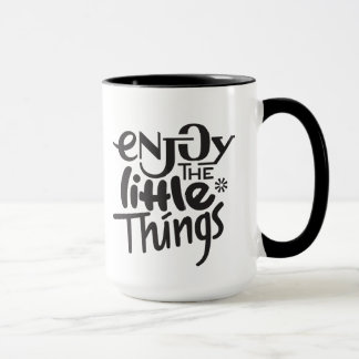 Appréciez la petite tasse de choses