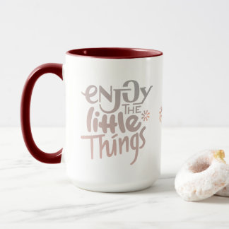 Appréciez la petite tasse de choses