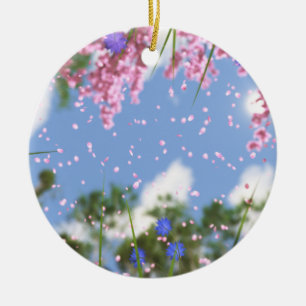 April Duschen Ornament