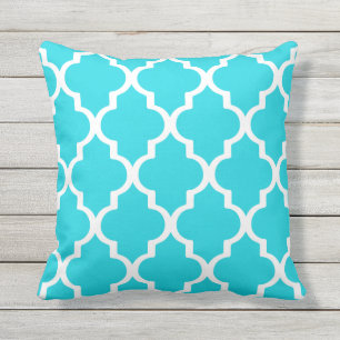 Aqua-blaue Kissen im Freien- Quatrefoil Gitter