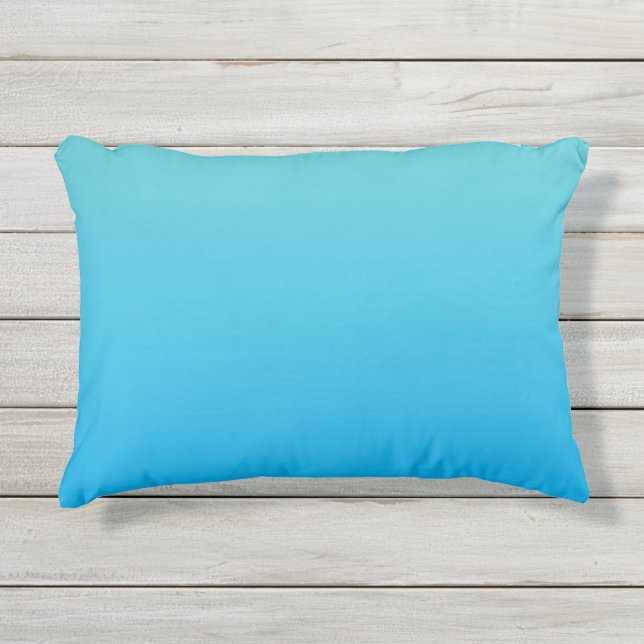 Aqua blaues Ombre Kissen im Freien (Vorderseite)