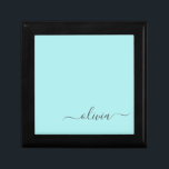 Aqua Blue Aquamarin Modern Script Monogram Name Erinnerungskiste<br><div class="desc">Aqua Blue Aquamarin Simple Script Monogram Name Jewelry Keepake Box. Dies macht den perfekten Abschluss,  Geburtstag,  Hochzeit,  Brautparty,  Jubiläum,  Babydusche oder Junggeselinnen-Abschied Geschenk für jemanden,  die Lieben glamourösen Luxus und schicke Stile.</div>